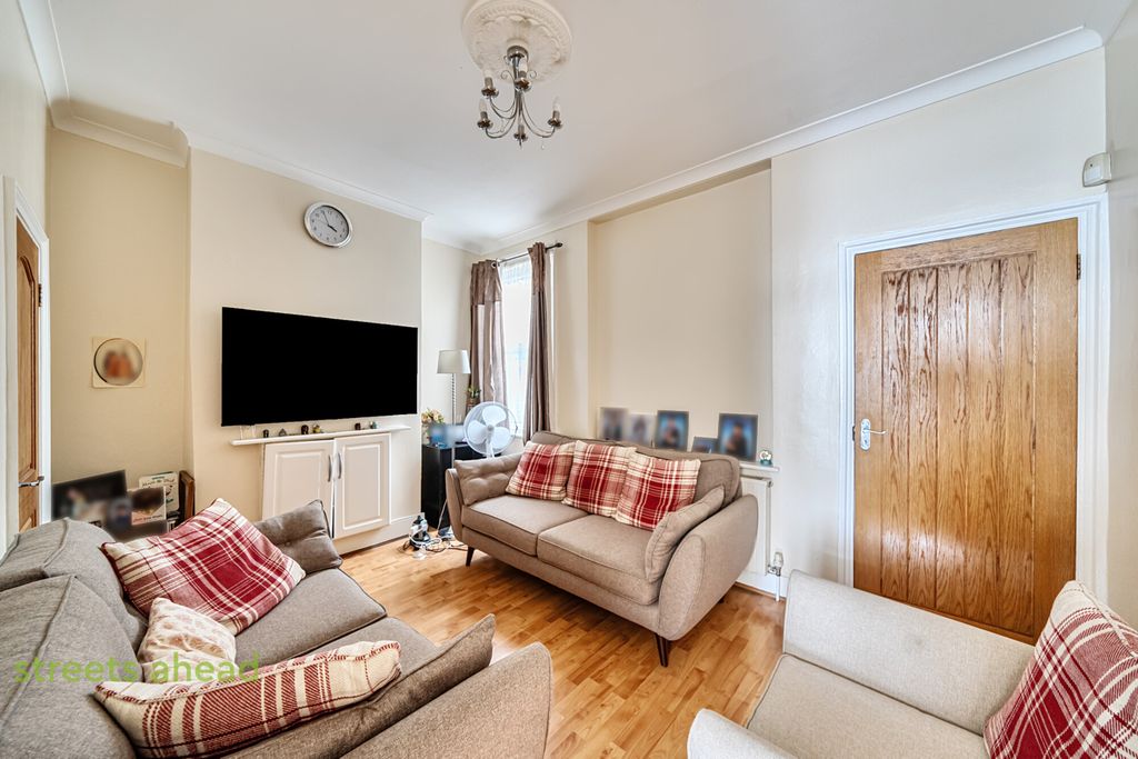 Property photo 2 of 18 9012447F-0793-453...
