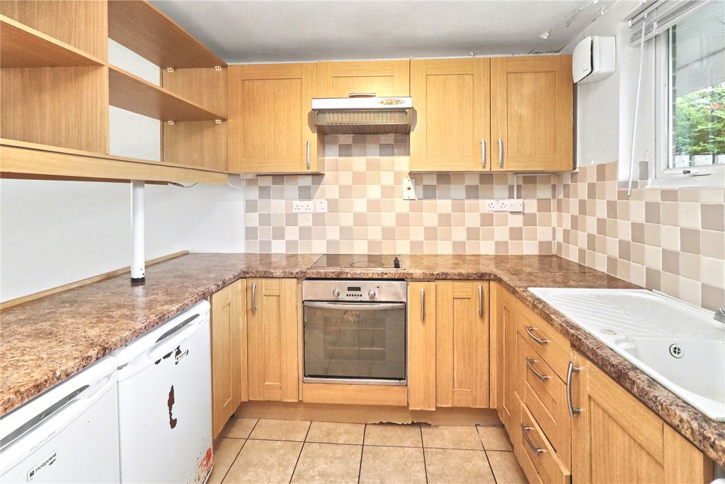 Property photo 2 of 8 Picture No. 13