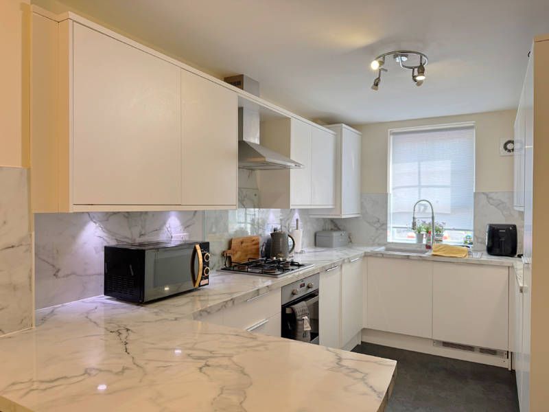 Property photo 3 of 25 Dining Kitchen