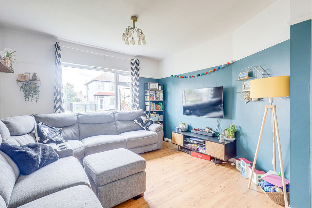 Property photo 2 of 17