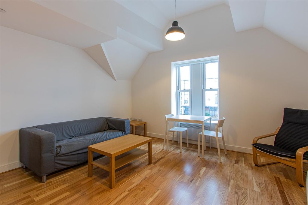 Property photo 2 of 9 Churchill Villas 29-4.Jpg