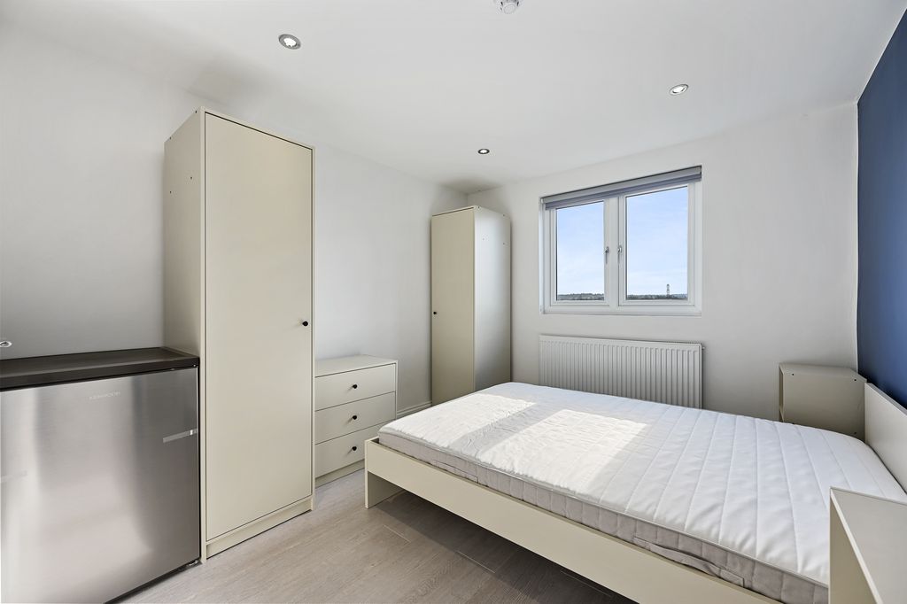 Property photo 1 of 8 Cs - 1 Clifton Road - Room 5 A3 (1)