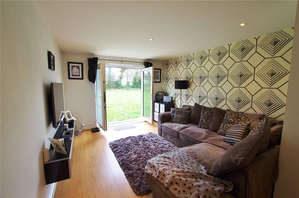 Property photo 2 of 8