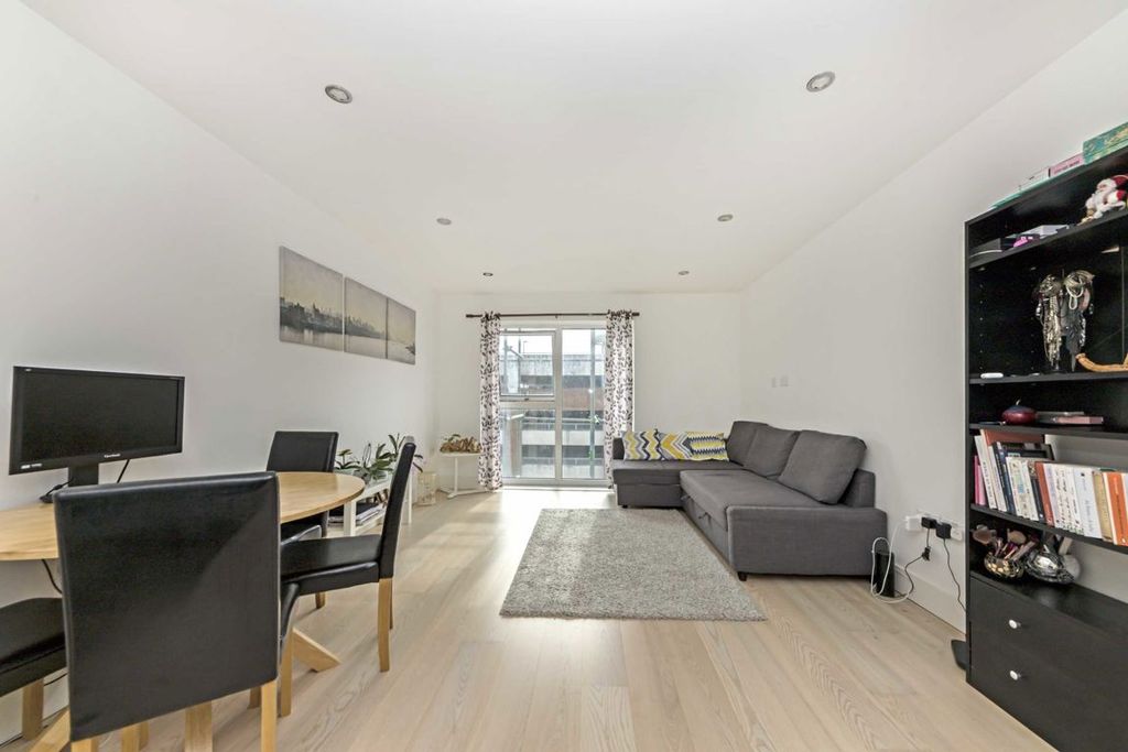 Property photo 2 of 7
