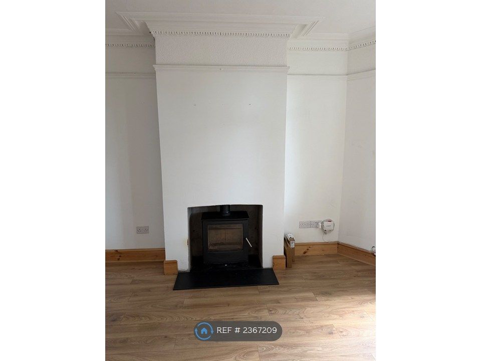 Property photo 2 of 31 Front Room Fire
