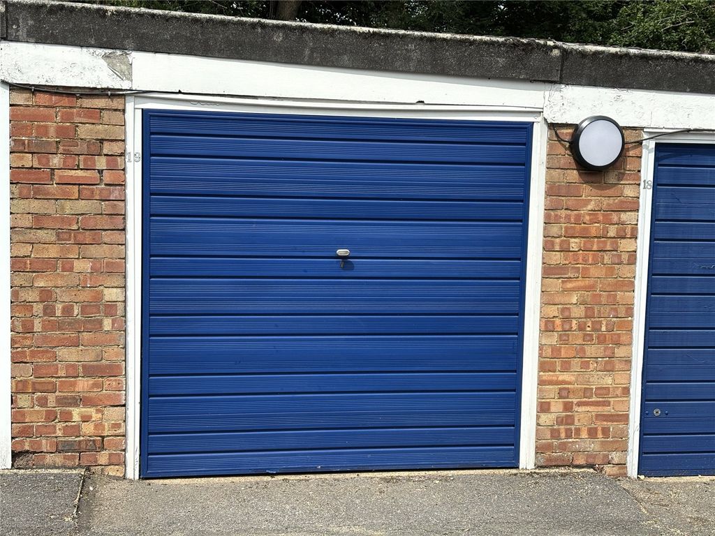 Property photo 1 of 6 Garage