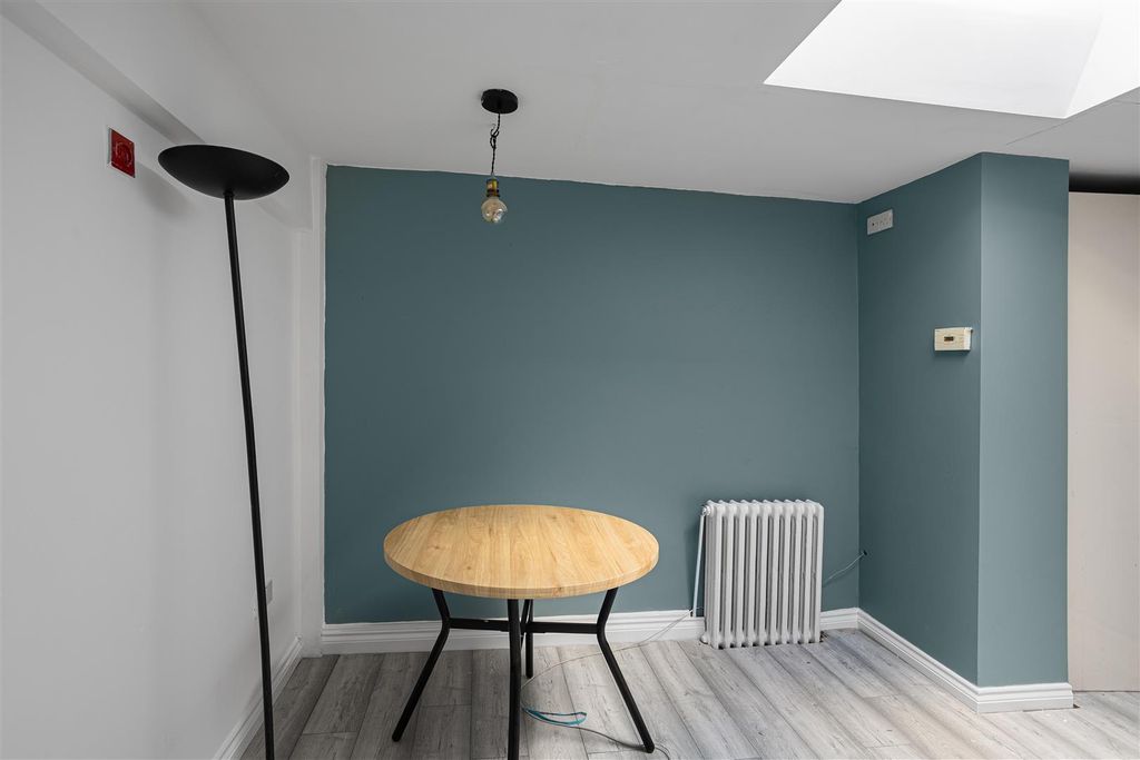 Property photo 2 of 11 74A_Heworth_Road_28.Jpg