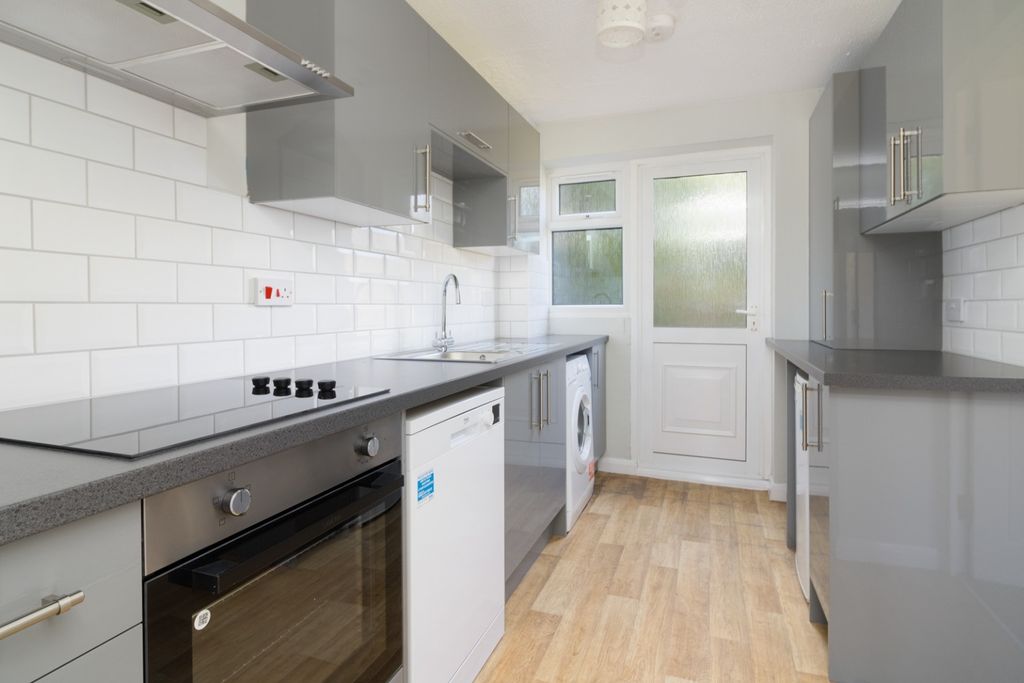 Property photo 2 of 9 4907759