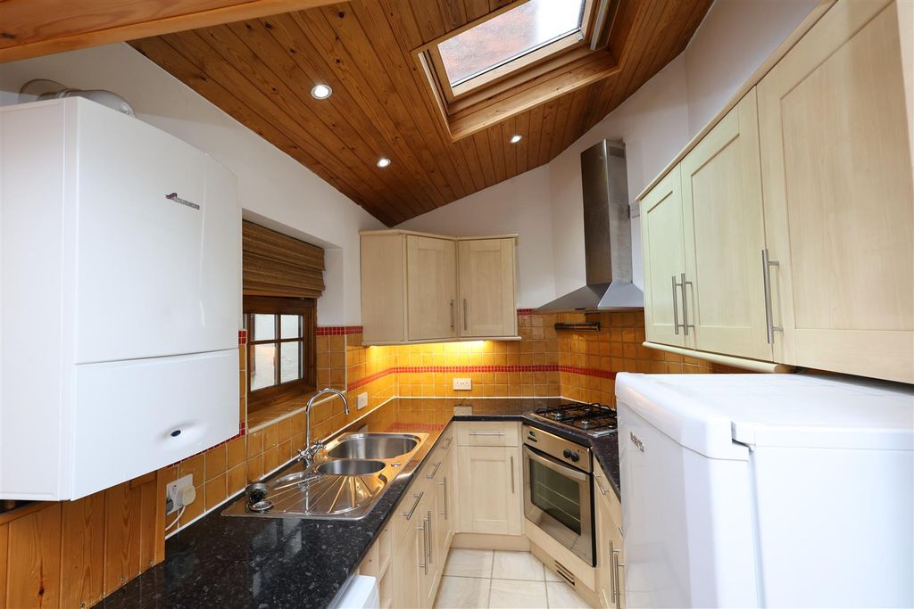 Property photo 3 of 15 Kitchen