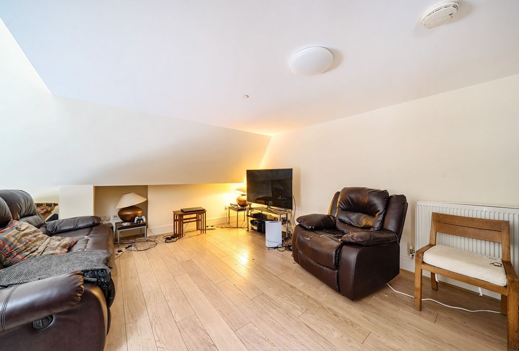 Property photo 2 of 9 1342971-11-68A5c6...