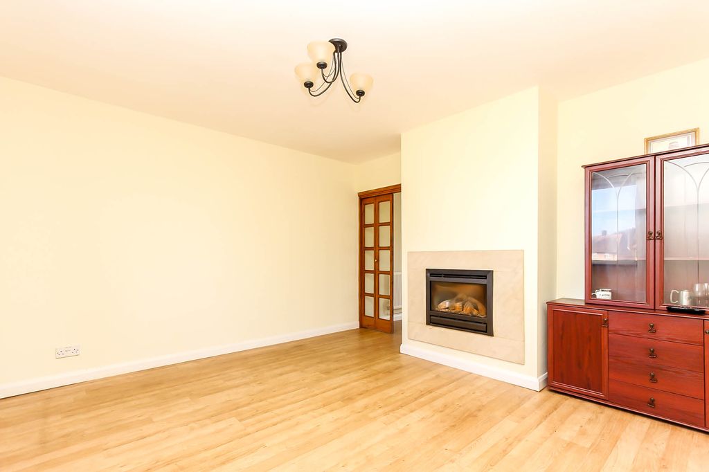 Property photo 2 of 13 Lounge