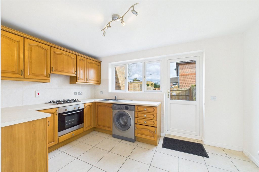 Property photo 2 of 7 Kitchen