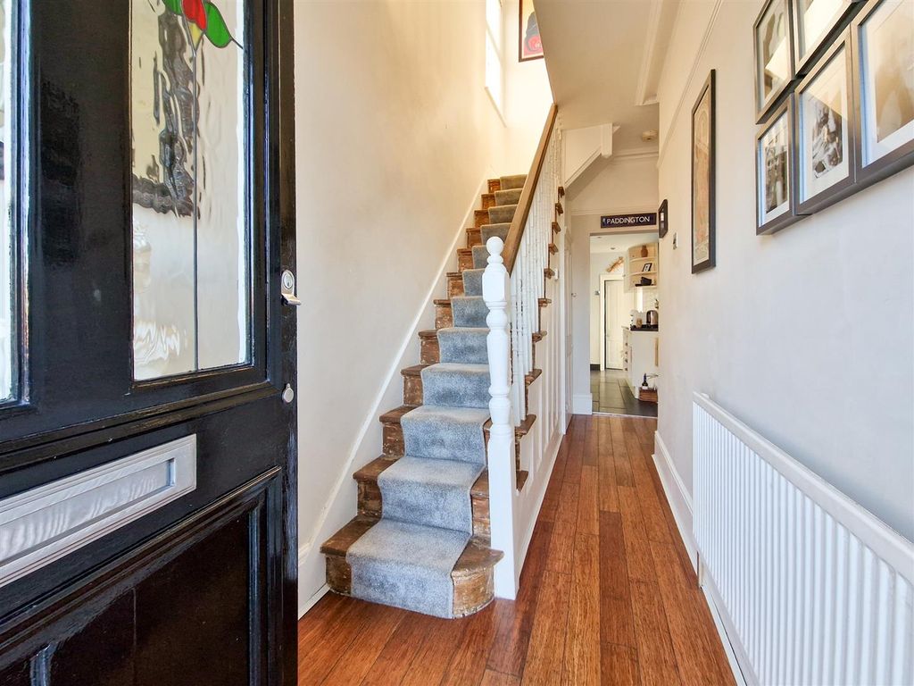 Property photo 3 of 25 Entrance Hallway