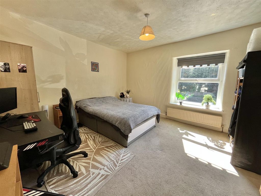 Property photo 3 of 9 Bedroom 1
