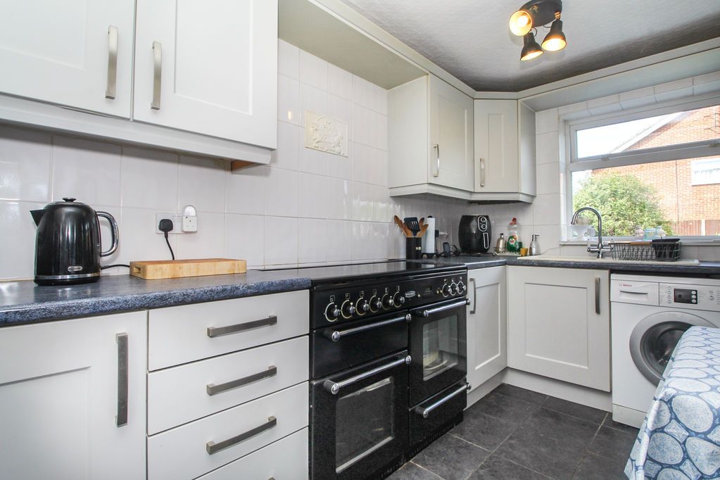 Property photo 2 of 19 Kitchen