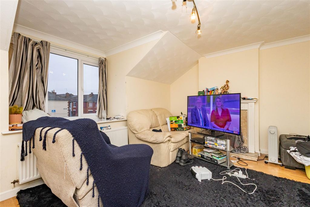 Property photo 2 of 7 Lounge