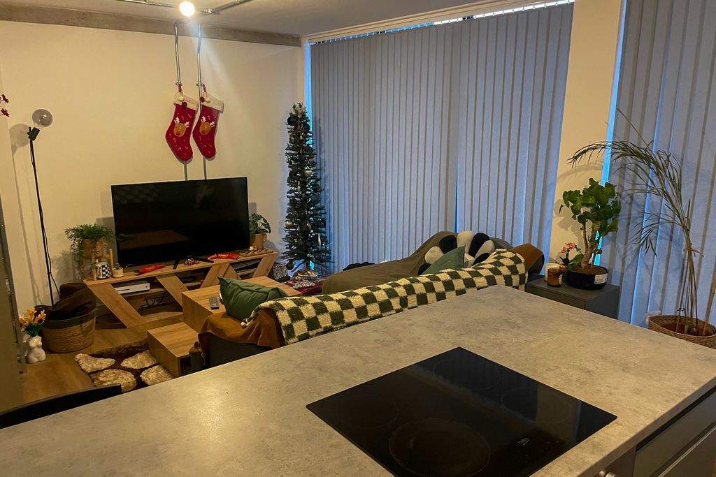 Property photo 2 of 17