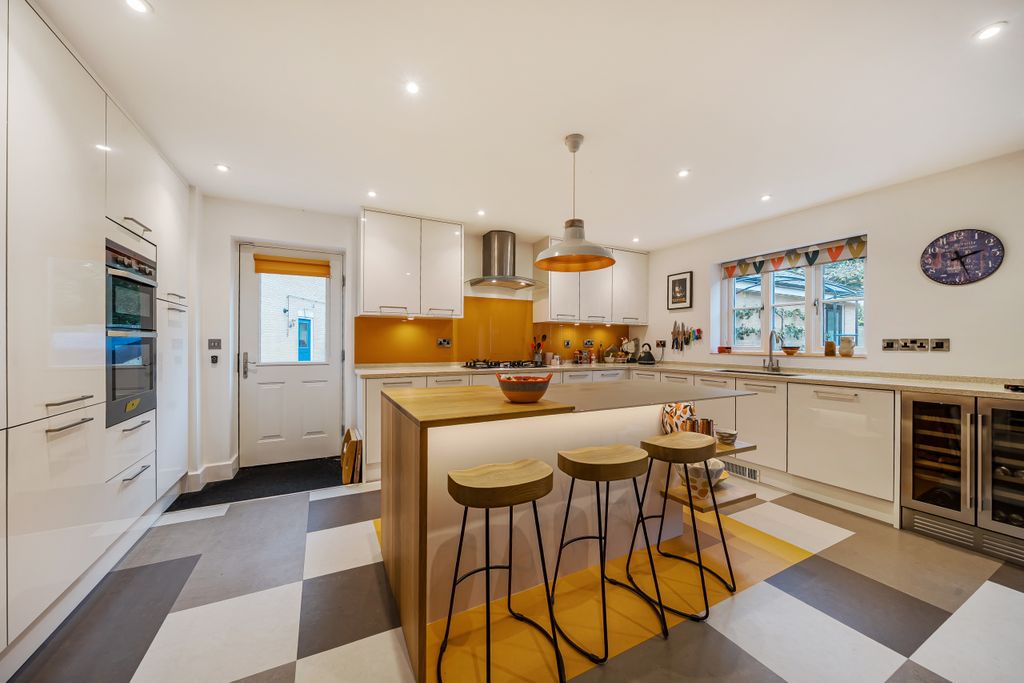 Property photo 2 of 26 Kitchen / Dining Room