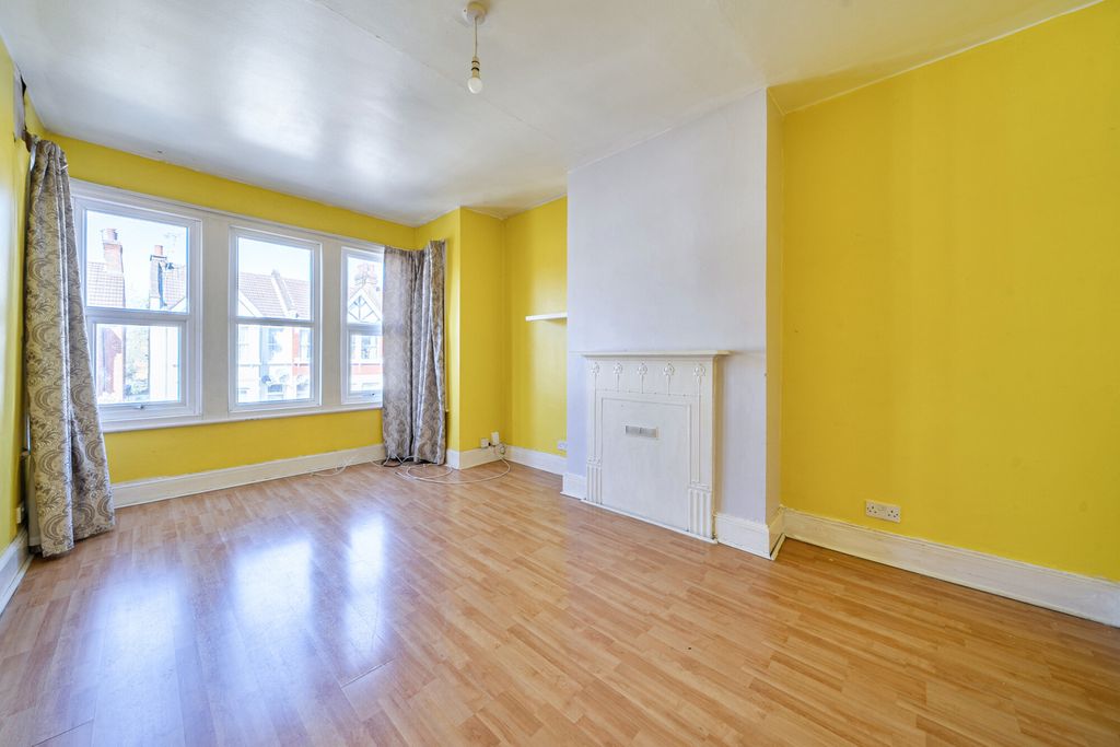 Property photo 2 of 16 1439474-16-69d501...