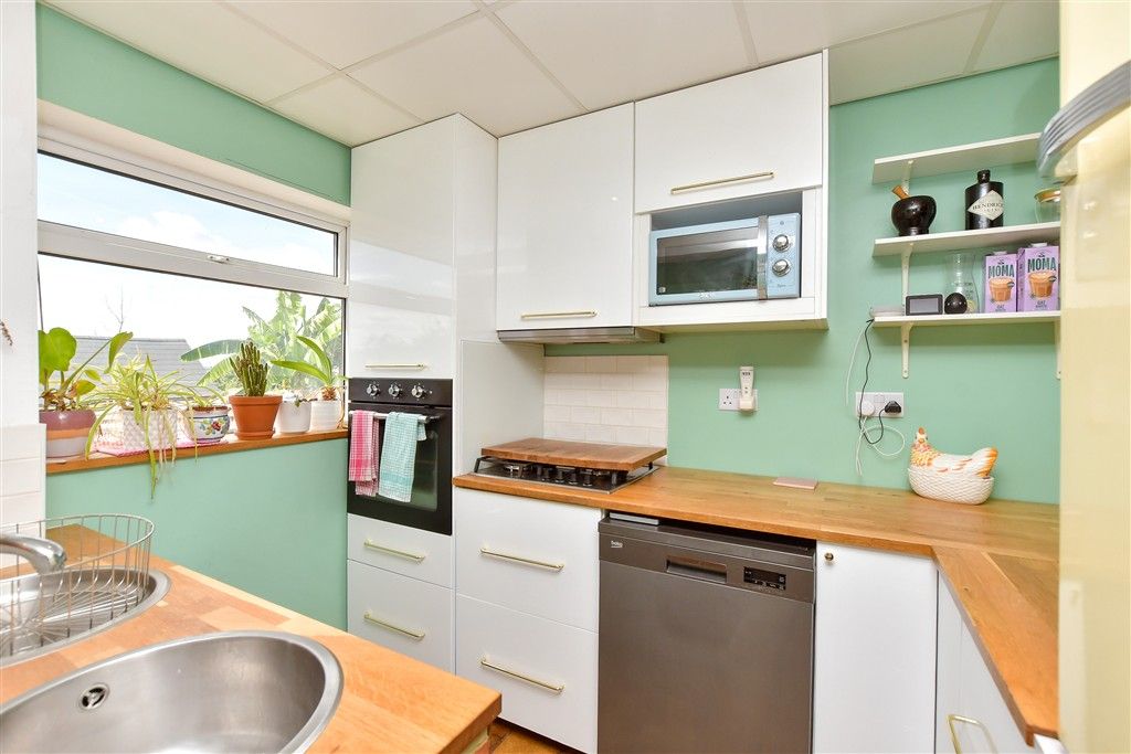 Property photo 3 of 16 Kitchen