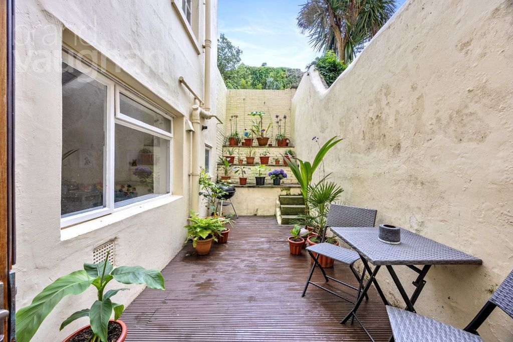 Property photo 3 of 26 Picture No. 23