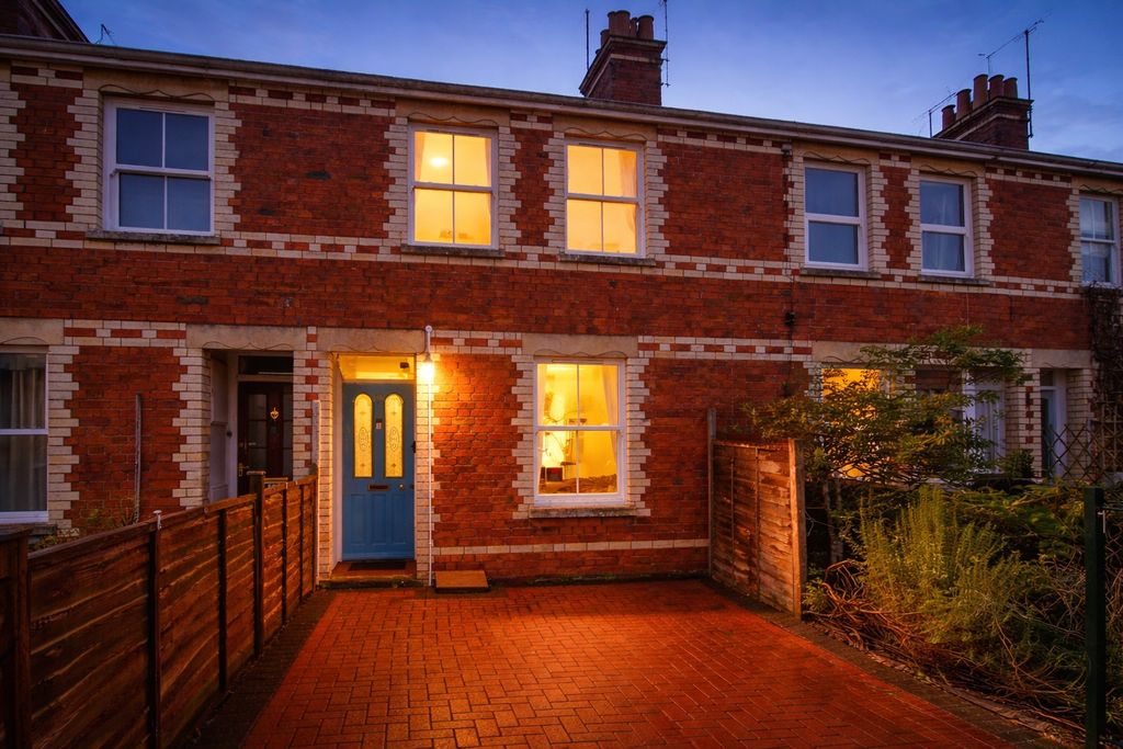 Property photo 1 of 17