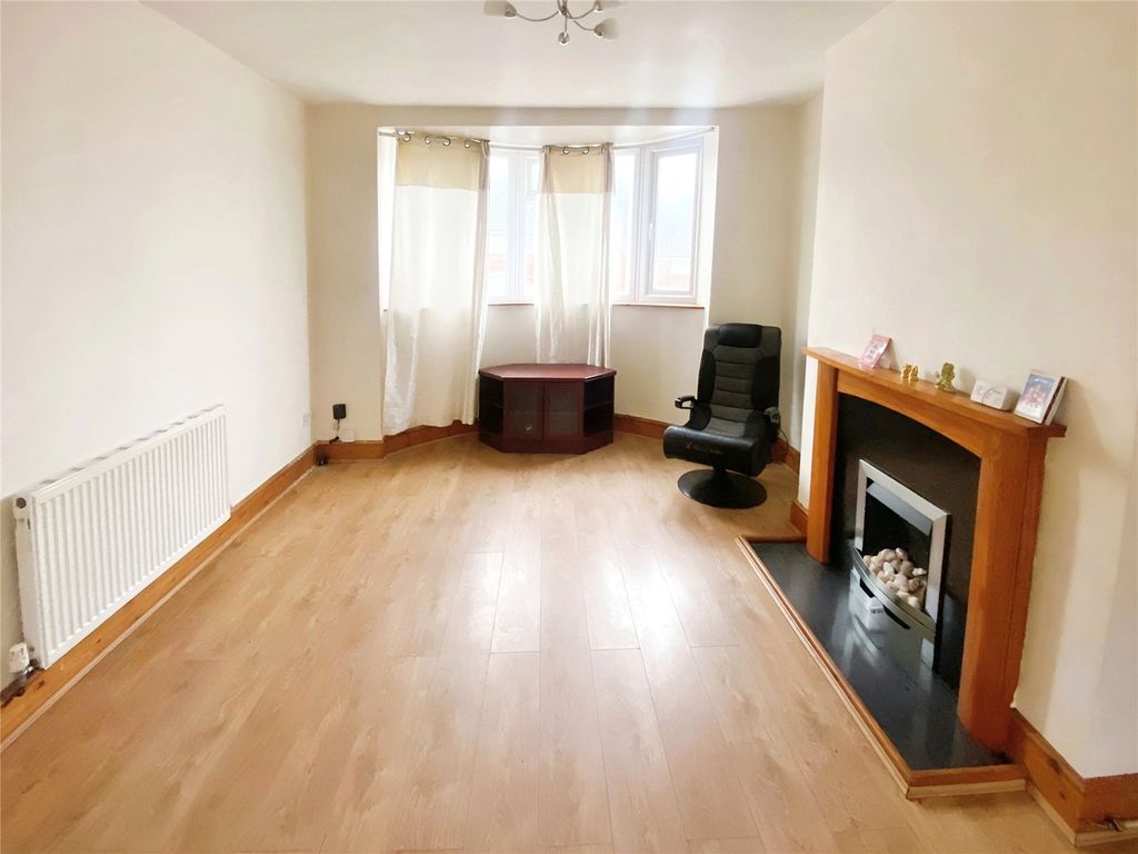 Property photo 3 of 10 Living Area