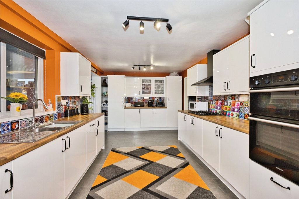 Property photo 2 of 20 Picture No. 23