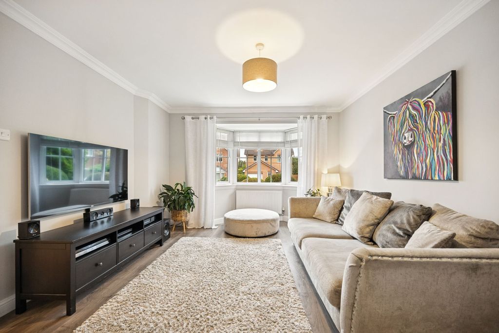 Property photo 1 of 32 Lounge