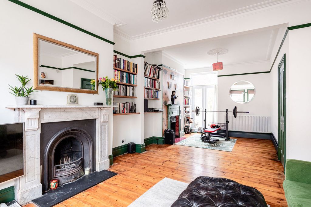 Property photo 2 of 21