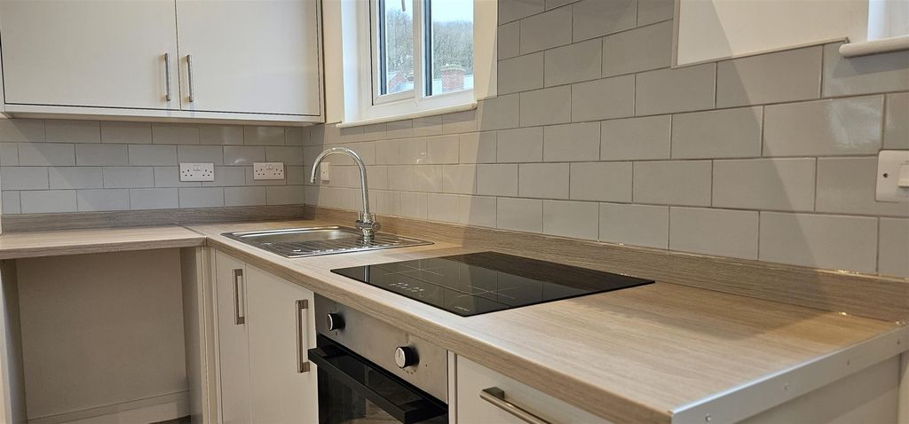 Property photo 2 of 6 Kitchen
