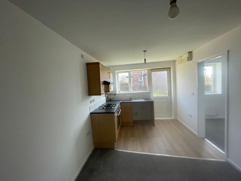 Property photo 2 of 7 Kitchen