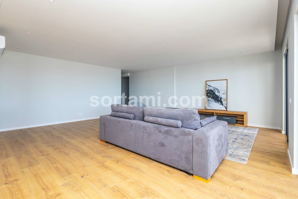 Property photo 3 of 45