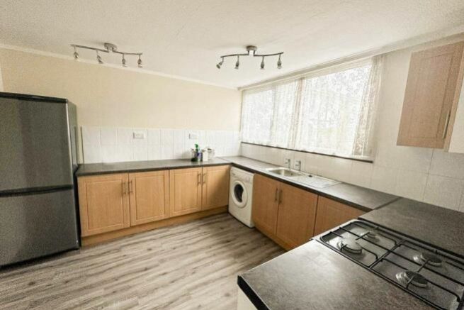 Property photo 2 of 8 Ewemove Basingstoke Millard Close Kitchen