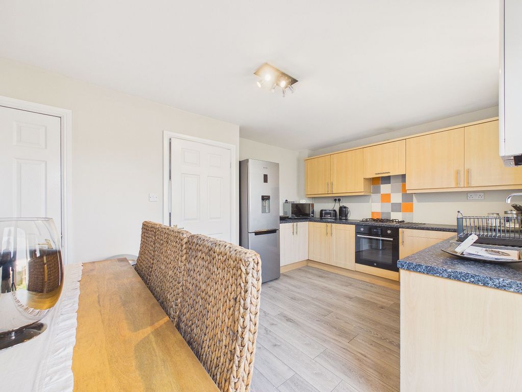 Property photo 2 of 14 Dining Kitchen