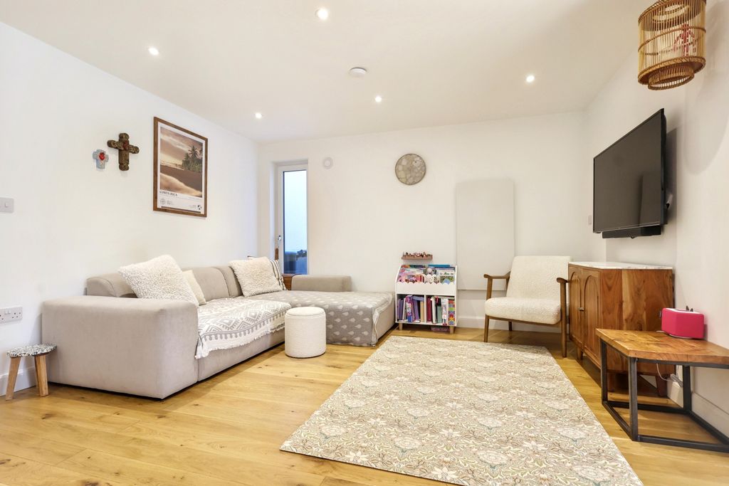 Property photo 3 of 26 Img_3649