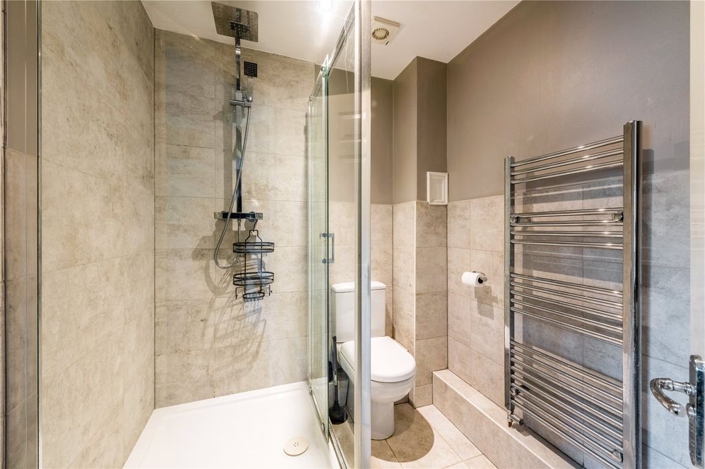 Additional image 10 of 2 bed flat for saleChatsworth Square, Hove, East Sussex BN3