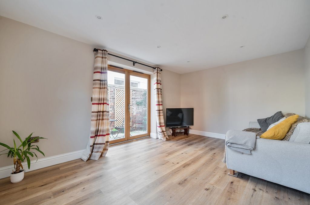 Property photo 3 of 9 17-6Abb79A72B39c-...