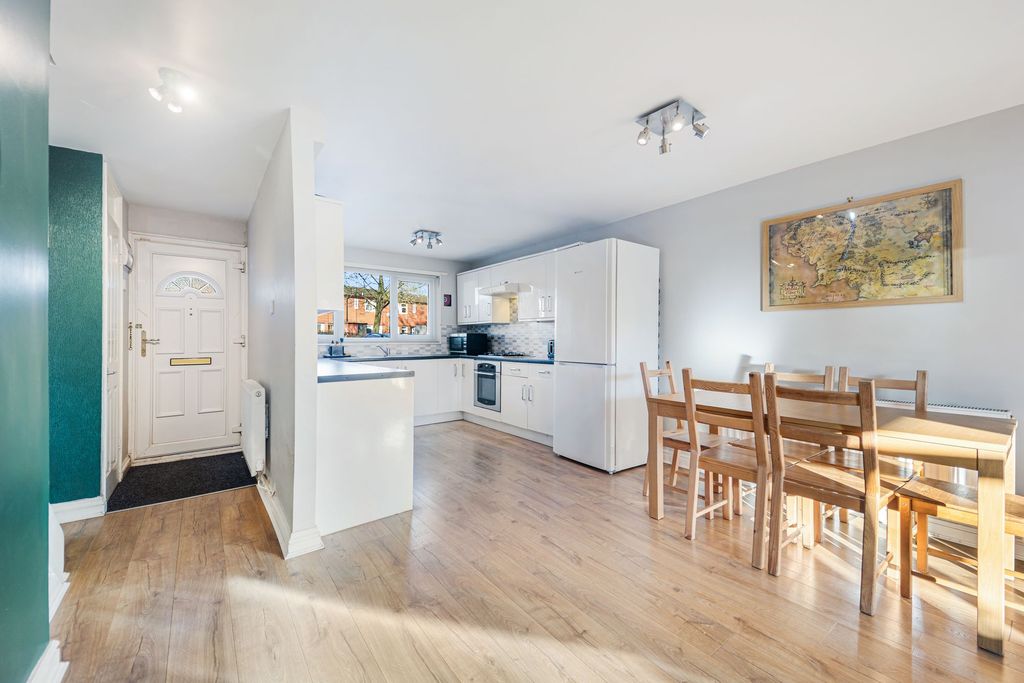 Property photo 3 of 16