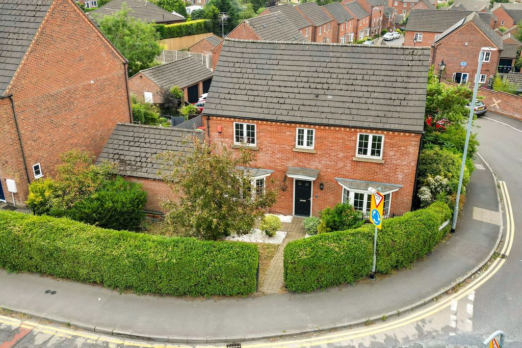 Property photo 1 of 32