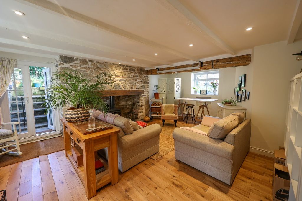 Property photo 2 of 20