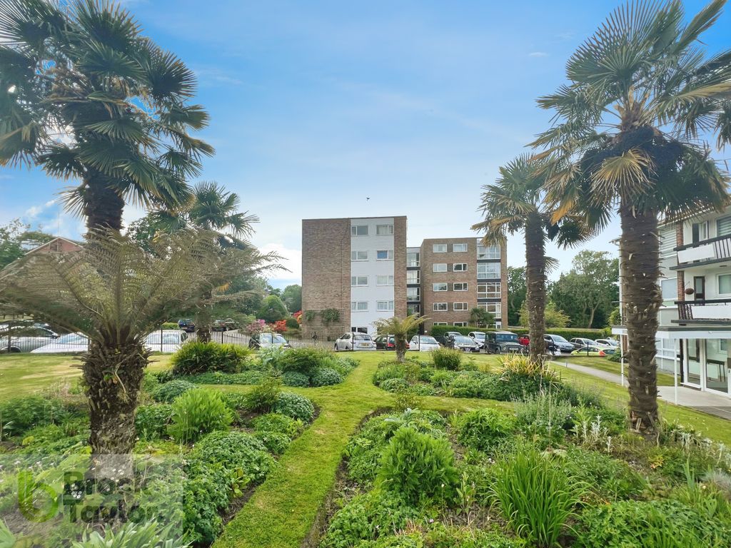 Property photo 1 of 16 Gardens.