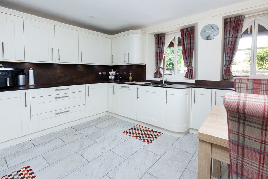 Property photo 2 of 19 35534510