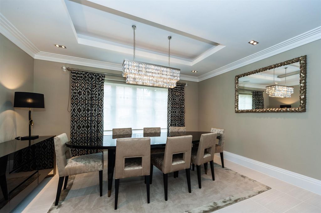 Property photo 3 of 33 9-The-Spinney-High-Res-012.Jpg