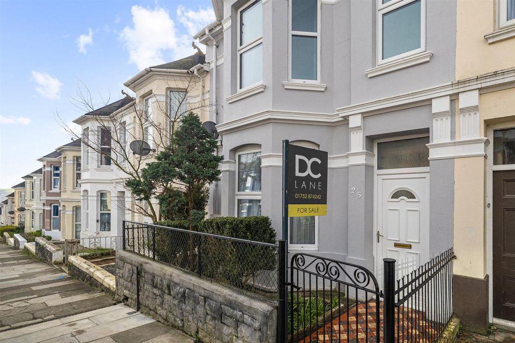 Property photo 1 of 20 Front Exterior