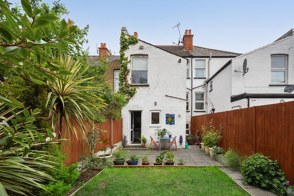 Property photo 1 of 24 1304805-12-684057...