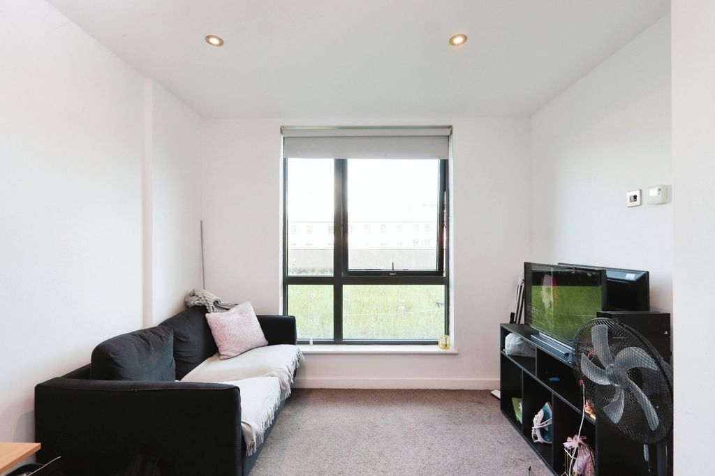 Property photo 3 of 9 Interior