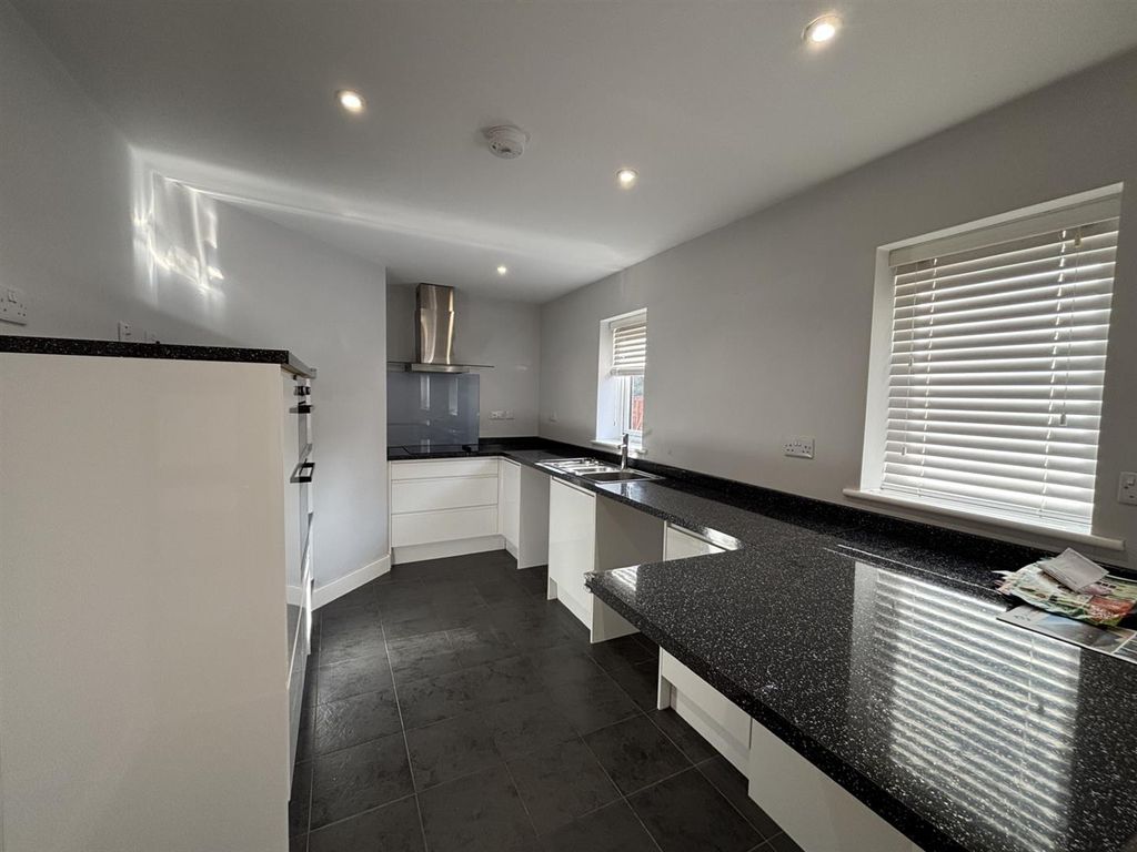 Property photo 3 of 15 Kitchen.Jpg