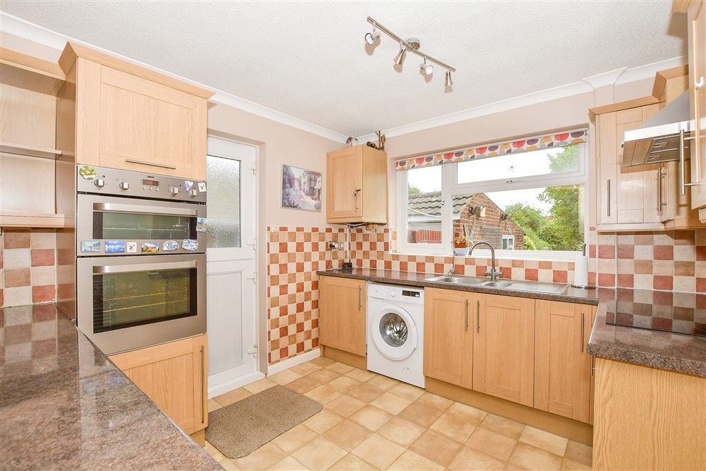 Property photo 3 of 9 Kitchen