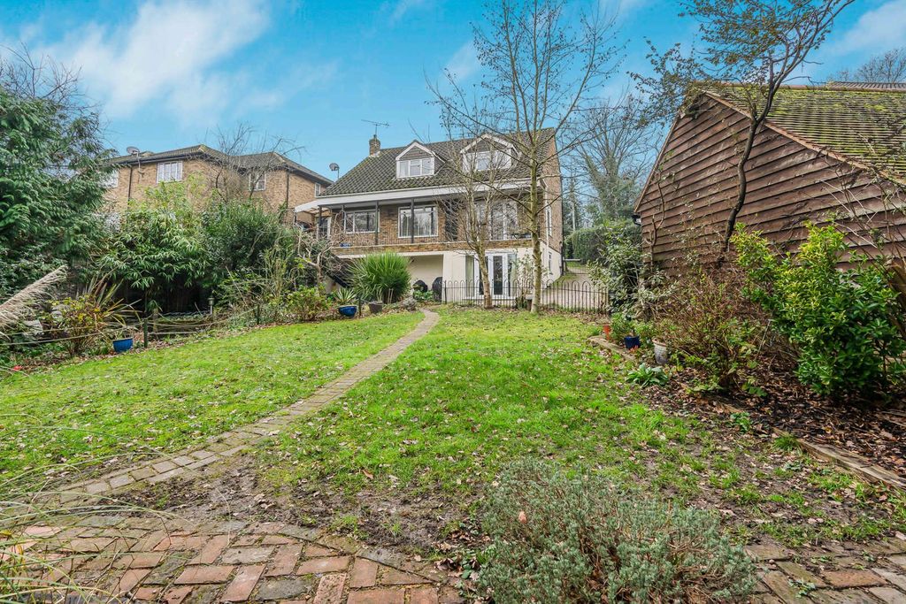 Property photo 3 of 33 Garden